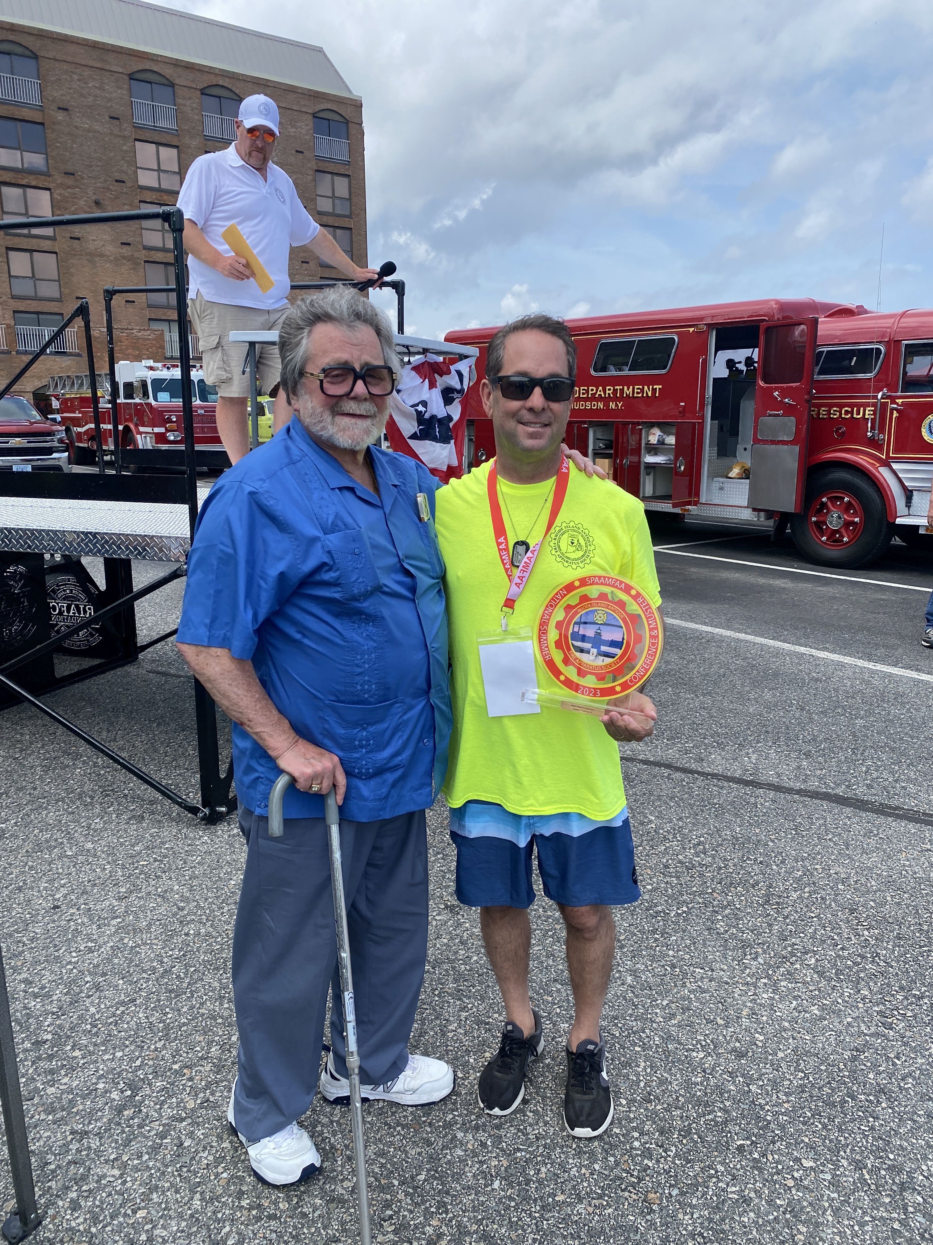 David Pingatore presents trophy to Dick Shappy